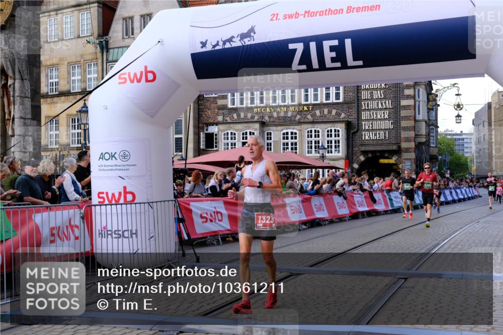 13.09.2026 - 21. swb-Marathon Bremen Tim E. http://msf.ph/oto/10361211 13.09.2026 12:58:47 Ziel 346, 1472, 2049, 5672, 6198, 8311, 8394 meine-sportfotos.de