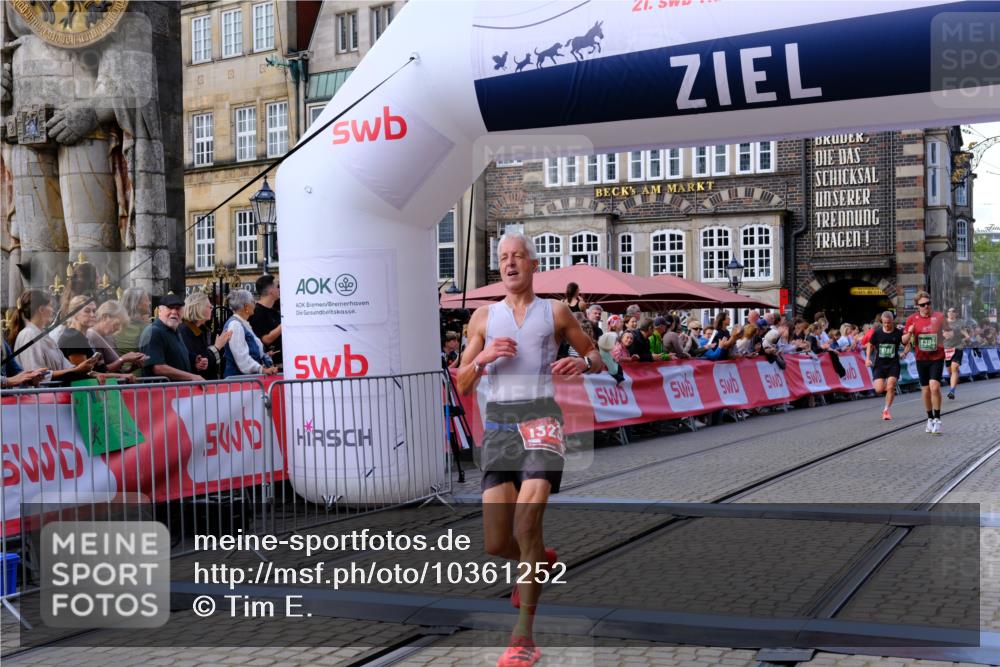 13.09.2026 - 21. swb-Marathon Bremen Tim E. http://msf.ph/oto/10361252 13.09.2026 12:58:48 Ziel 346, 1472, 2049, 5672, 6198, 8311, 8394 meine-sportfotos.de