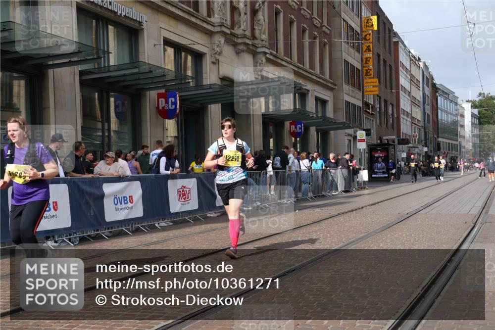 13.09.2026 - 21. swb-Marathon Bremen Strokosch-Dieckow http://msf.ph/oto/10361271 13.09.2026 11:21:53 Ziel 11698, 12157, 12211, 12444, 11104, 11639 meine-sportfotos.de