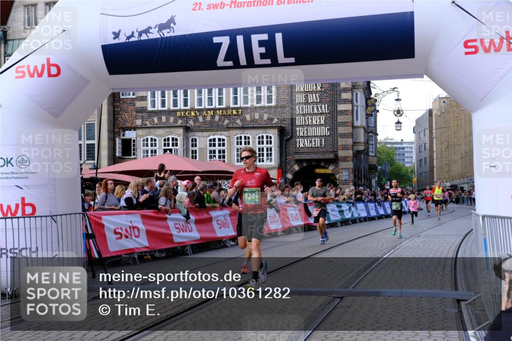 13.09.2026 - 21. swb-Marathon Bremen Tim E. http://msf.ph/oto/10361282 13.09.2026 12:58:50 Ziel 346, 2049, 5672, 6198, 8311, 8394 meine-sportfotos.de