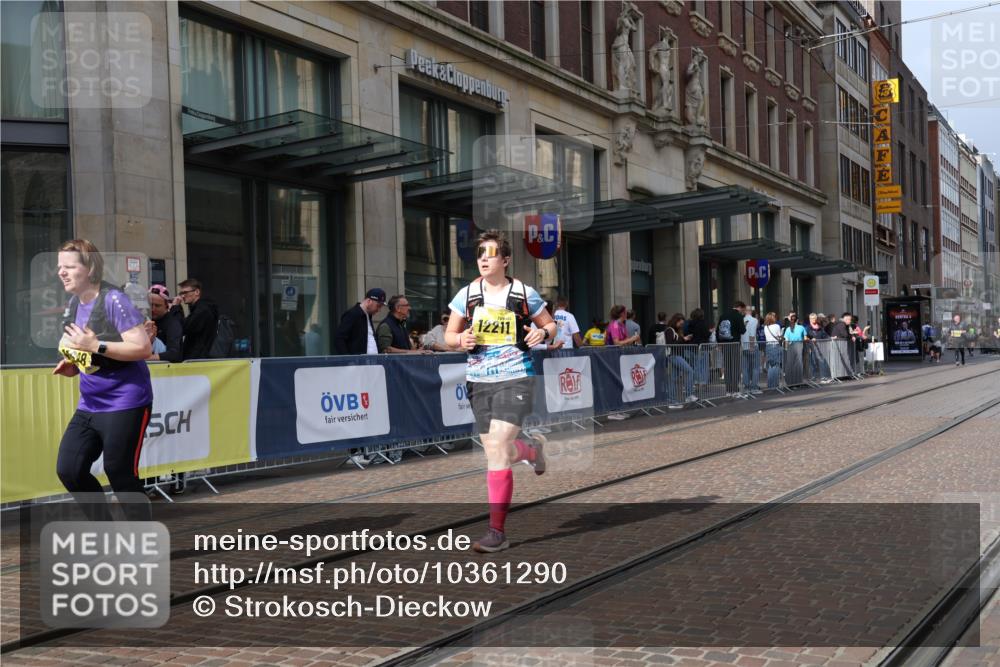 13.09.2026 - 21. swb-Marathon Bremen Strokosch-Dieckow http://msf.ph/oto/10361290 13.09.2026 11:21:54 Ziel 11423, 11698, 12157, 12211, 12444, 11104, 11639, 12211 meine-sportfotos.de