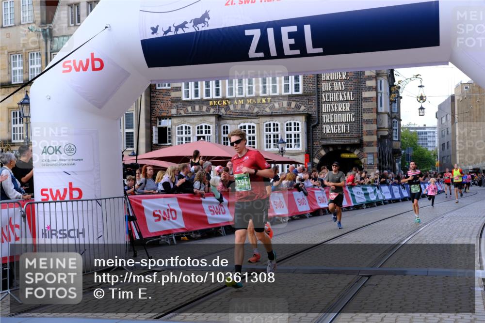 13.09.2026 - 21. swb-Marathon Bremen Tim E. http://msf.ph/oto/10361308 13.09.2026 12:58:50 Ziel 346, 2049, 5672, 6198, 8311, 8394 meine-sportfotos.de