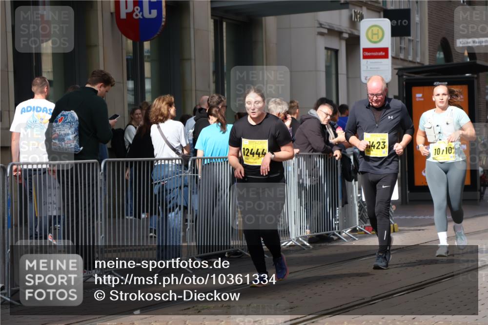 13.09.2026 - 21. swb-Marathon Bremen Strokosch-Dieckow http://msf.ph/oto/10361334 13.09.2026 11:22:04 Ziel 10710, 10968, 11423, 11579, 12444, 11639, 11698, 12157, 12211 meine-sportfotos.de