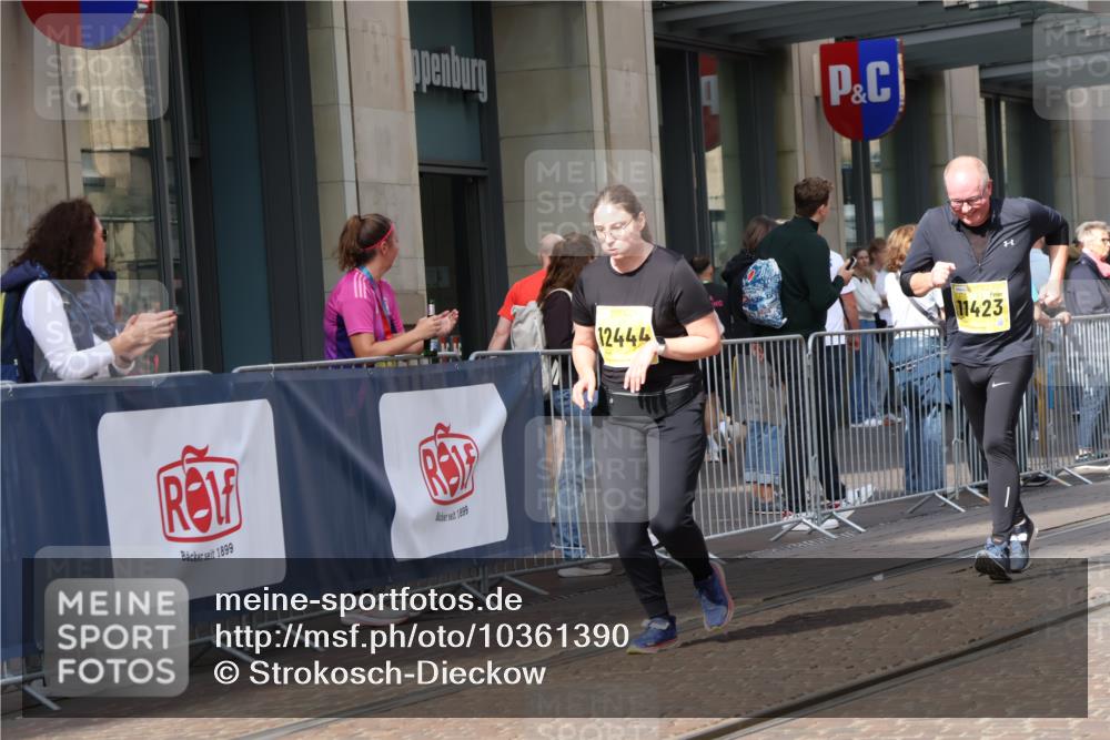 13.09.2026 - 21. swb-Marathon Bremen Strokosch-Dieckow http://msf.ph/oto/10361390 13.09.2026 11:22:07 Ziel 10710, 10968, 11423, 11579, 12444, 11639, 11698, 12157, 12211 meine-sportfotos.de