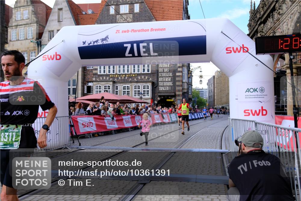 13.09.2026 - 21. swb-Marathon Bremen Tim E. http://msf.ph/oto/10361391 13.09.2026 12:58:55 Ziel 346, 2049, 5672, 6198, 6929, 8311, 8394 meine-sportfotos.de