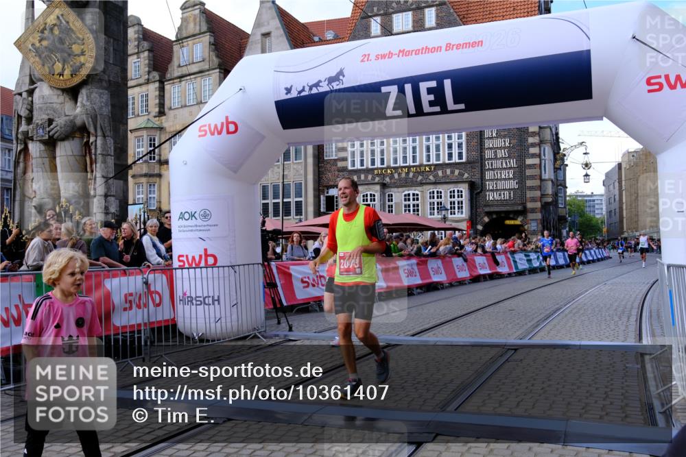 13.09.2026 - 21. swb-Marathon Bremen Tim E. http://msf.ph/oto/10361407 13.09.2026 12:58:58 Ziel 346, 1576, 2049, 5672, 6929, 8311 meine-sportfotos.de