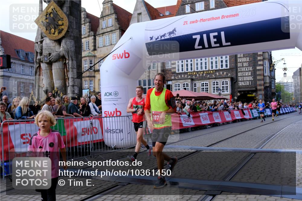 13.09.2026 - 21. swb-Marathon Bremen Tim E. http://msf.ph/oto/10361450 13.09.2026 12:58:59 Ziel 346, 1576, 2049, 5672, 6929, 8311 meine-sportfotos.de