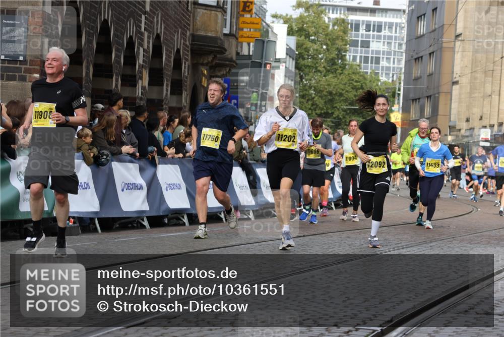 13.09.2026 - 21. swb-Marathon Bremen Strokosch-Dieckow http://msf.ph/oto/10361551 13.09.2026 10:58:27 Ziel 10249, 10494, 10530, 10543, 10559, 10604, 10673, 10750, 10798, 10826, 10828, 10903, 10914, 10931, 10932, 11120, 11131, 11136, 11295, 11332, 11388, 11420, 11752, 11863, 11884, 11952, 12017, 12386, 12387, 12441, 12482, 10878, 10879, 11030, 11189, 11384, 11743, 11955, 12180, 12237, 12320, 12499, 12505 meine-sportfotos.de