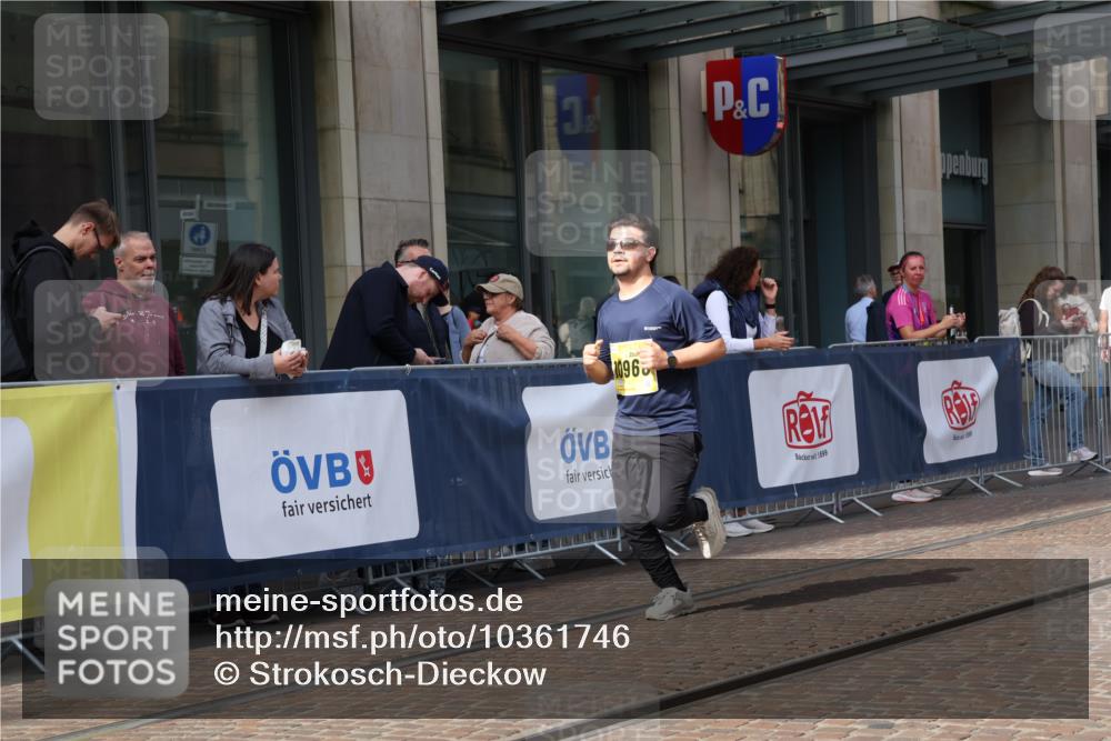 13.09.2026 - 21. swb-Marathon Bremen Strokosch-Dieckow http://msf.ph/oto/10361746 13.09.2026 11:22:20 Ziel 10710, 10968, 11574, 11579, 10968, 11423, 11579, 11698, 12157, 12444 meine-sportfotos.de