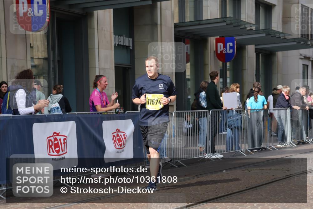 13.09.2026 - 21. swb-Marathon Bremen Strokosch-Dieckow http://msf.ph/oto/10361808 13.09.2026 11:22:30 Ziel 11574, 12083, 10710, 10968, 11423, 11579, 12444 meine-sportfotos.de