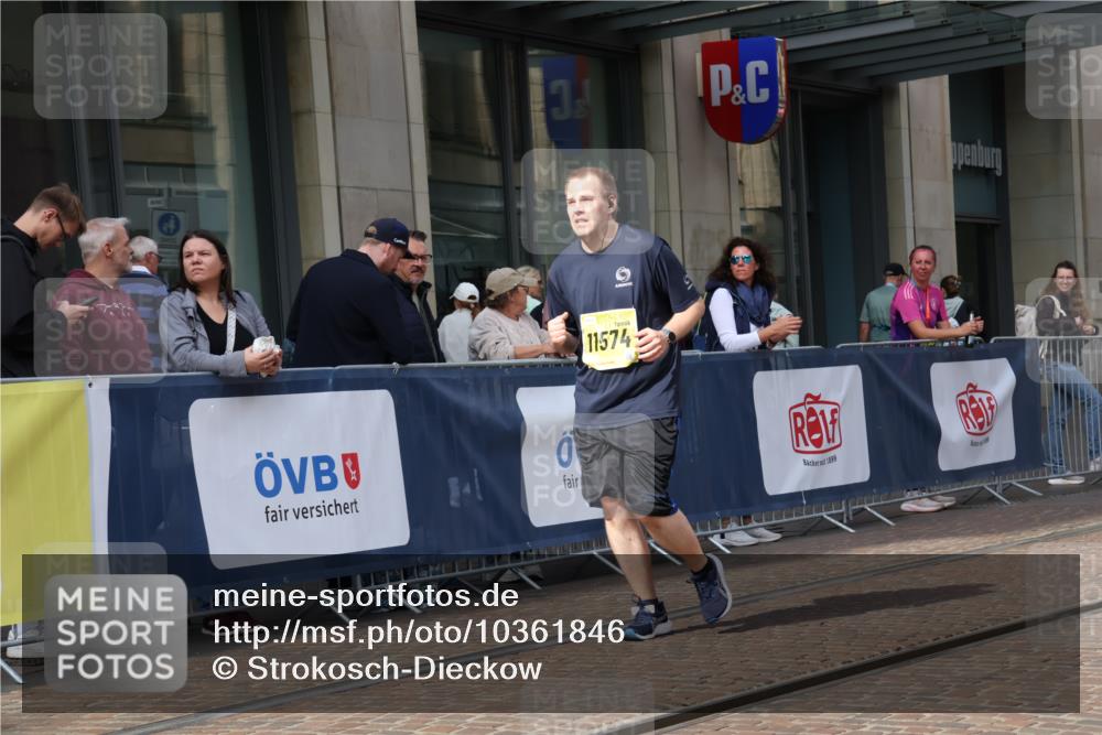 13.09.2026 - 21. swb-Marathon Bremen Strokosch-Dieckow http://msf.ph/oto/10361846 13.09.2026 11:22:32 Ziel 11574, 12083, 10710, 10968, 11423, 11579, 12444 meine-sportfotos.de