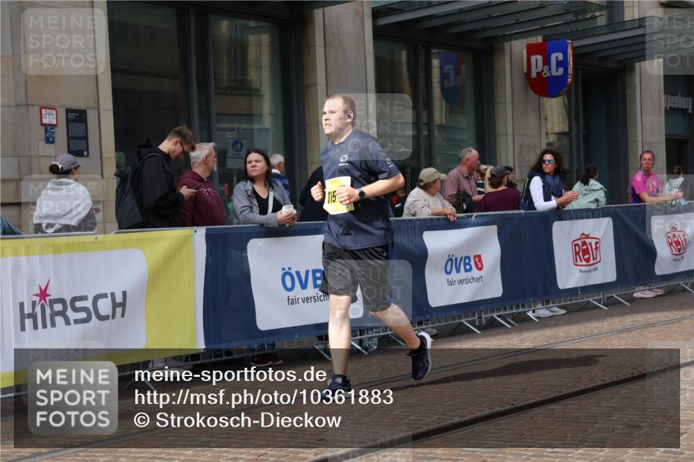 13.09.2026 - 21. swb-Marathon Bremen Strokosch-Dieckow http://msf.ph/oto/10361883 13.09.2026 11:22:33 Ziel 11574, 12083, 10710, 10968, 11423, 11579, 12444 meine-sportfotos.de