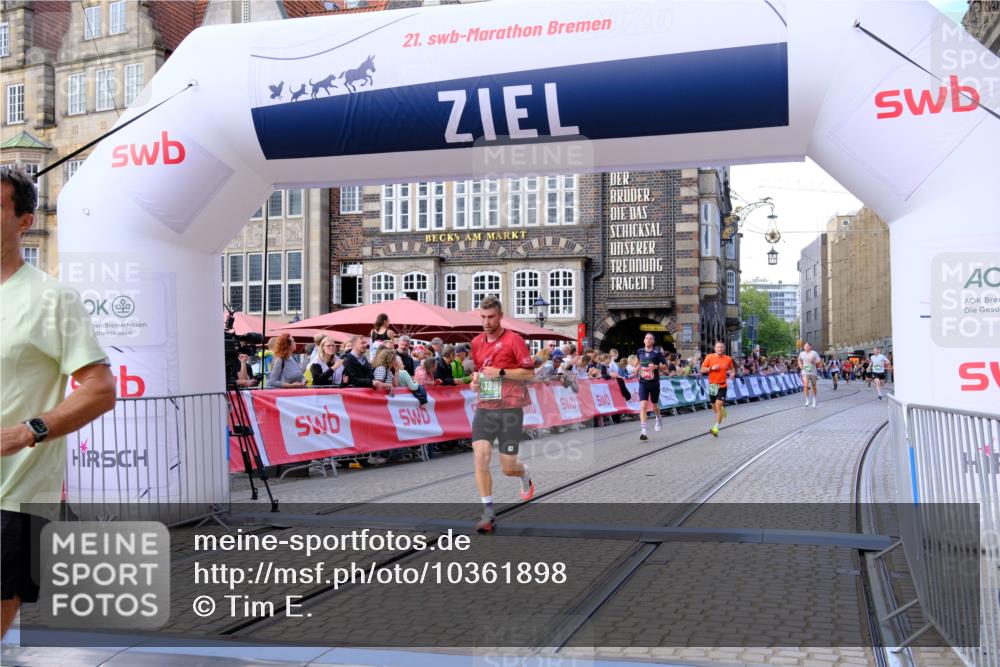 13.09.2026 - 21. swb-Marathon Bremen Tim E. http://msf.ph/oto/10361898 13.09.2026 12:59:25 Ziel 1118, 1508, 1751, 1993, 3584, 3688, 4399, 6991, 8383, 8994, 9120, 9329 meine-sportfotos.de