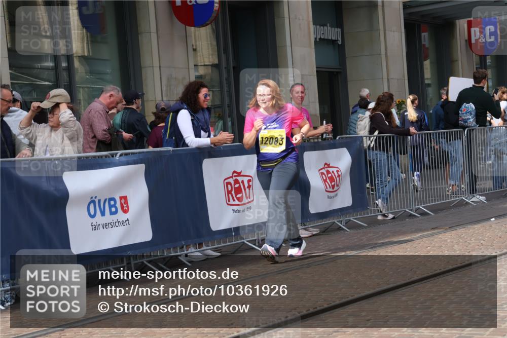 13.09.2026 - 21. swb-Marathon Bremen Strokosch-Dieckow http://msf.ph/oto/10361926 13.09.2026 11:22:42 Ziel 12083, 10710, 10968, 11423, 11574, 11579, 12444 meine-sportfotos.de