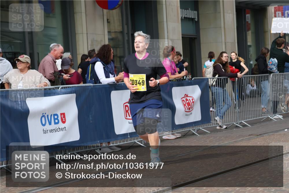 13.09.2026 - 21. swb-Marathon Bremen Strokosch-Dieckow http://msf.ph/oto/10361977 13.09.2026 11:22:57 Ziel 10349, 10754, 10925, 11266, 11663, 12340, 11574, 12083 meine-sportfotos.de