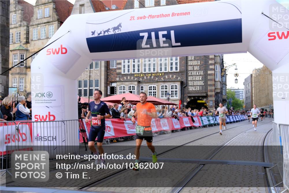 13.09.2026 - 21. swb-Marathon Bremen Tim E. http://msf.ph/oto/10362007 13.09.2026 12:59:28 Ziel 658, 1118, 1508, 1751, 1993, 2651, 3584, 3688, 4096, 4399, 6991, 8383, 8994, 9120, 9329, 9533 meine-sportfotos.de