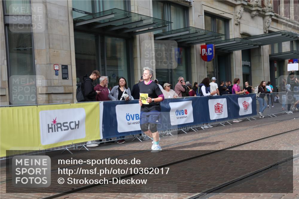 13.09.2026 - 21. swb-Marathon Bremen Strokosch-Dieckow http://msf.ph/oto/10362017 13.09.2026 11:22:59 Ziel 10349, 10754, 10925, 11266, 11663, 12340, 11574, 12083 meine-sportfotos.de