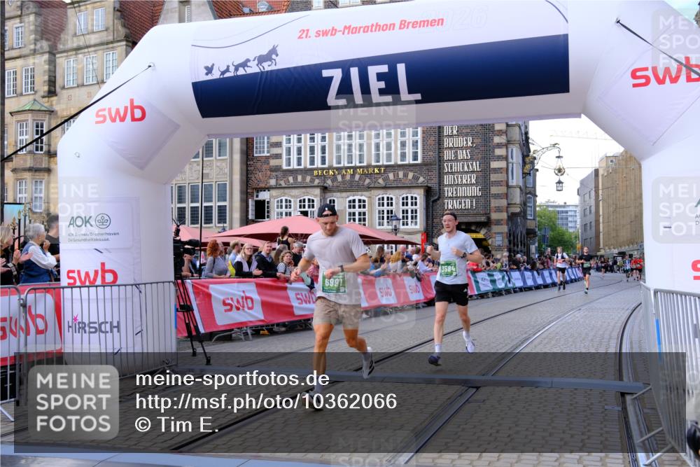 13.09.2026 - 21. swb-Marathon Bremen Tim E. http://msf.ph/oto/10362066 13.09.2026 12:59:31 Ziel 658, 1248, 1508, 1751, 1800, 1993, 2651, 3584, 3688, 4096, 4399, 6991, 8383, 9533 meine-sportfotos.de