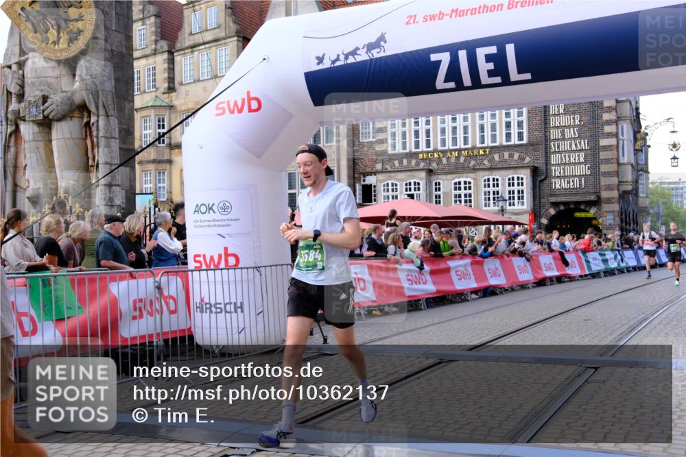 13.09.2026 - 21. swb-Marathon Bremen Tim E. http://msf.ph/oto/10362137 13.09.2026 12:59:32 Ziel 658, 1248, 1508, 1751, 1800, 1993, 2651, 3584, 3688, 4096, 4399, 6991, 8383, 9533 meine-sportfotos.de