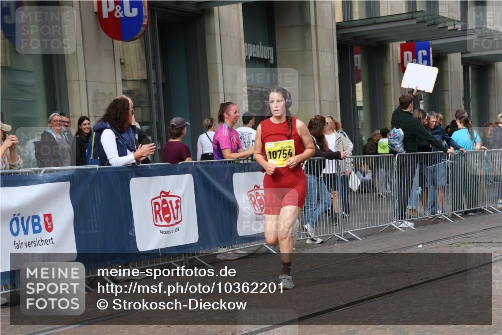 13.09.2026 - 21. swb-Marathon Bremen Strokosch-Dieckow http://msf.ph/oto/10362201 13.09.2026 11:23:09 Ziel 10349, 10754, 10925, 11266, 11663, 12340, 12440, 10349, 12083 meine-sportfotos.de