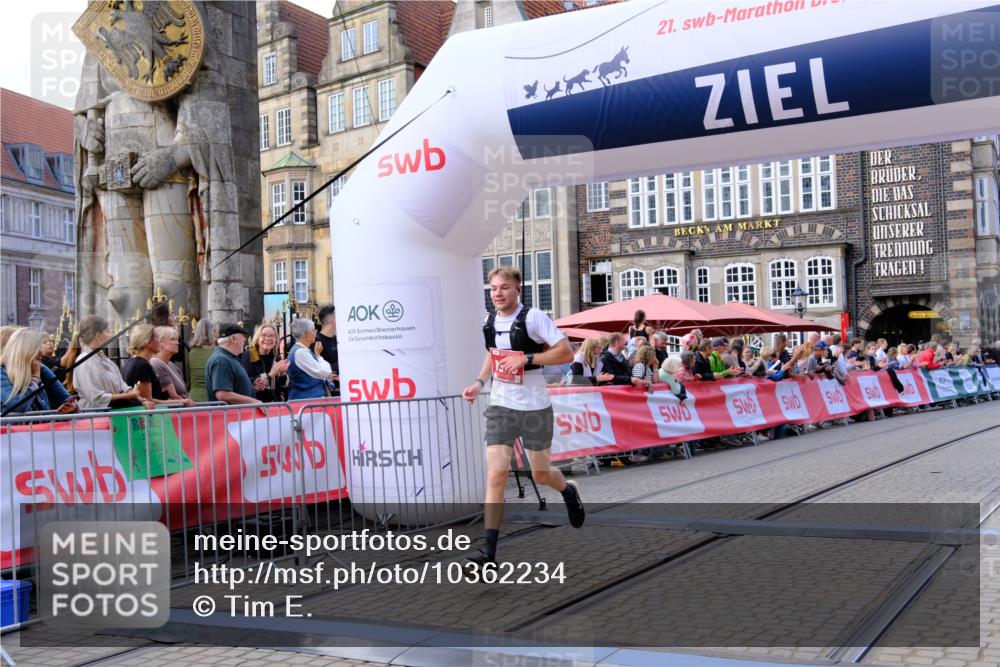 13.09.2026 - 21. swb-Marathon Bremen Tim E. http://msf.ph/oto/10362234 13.09.2026 12:59:37 Ziel 658, 1248, 1508, 1751, 1800, 1993, 2651, 3584, 4096, 6991, 8383, 9533 meine-sportfotos.de