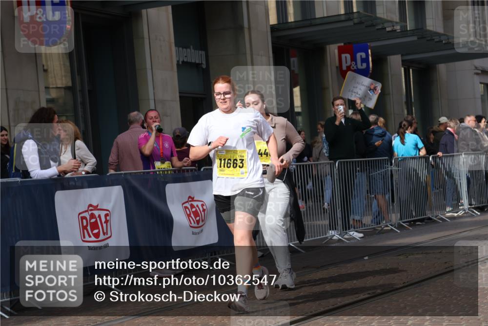 13.09.2026 - 21. swb-Marathon Bremen Strokosch-Dieckow http://msf.ph/oto/10362547 13.09.2026 11:23:17 Ziel 11266, 11663, 12340, 12440, 10349, 10754, 10925, 12083 meine-sportfotos.de