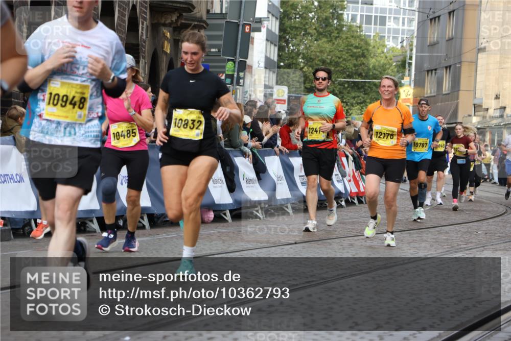 13.09.2026 - 21. swb-Marathon Bremen Strokosch-Dieckow http://msf.ph/oto/10362793 13.09.2026 10:58:57 Ziel 10878, 10879, 11030, 11189, 11228, 11384, 11488, 11743, 11955, 12180, 12237, 12320, 12499, 12505, 10383, 10415, 10427, 10477, 10668, 10843, 11034, 11602, 11913, 12015, 12118, 12127, 12131, 12200, 12271, 12297 meine-sportfotos.de
