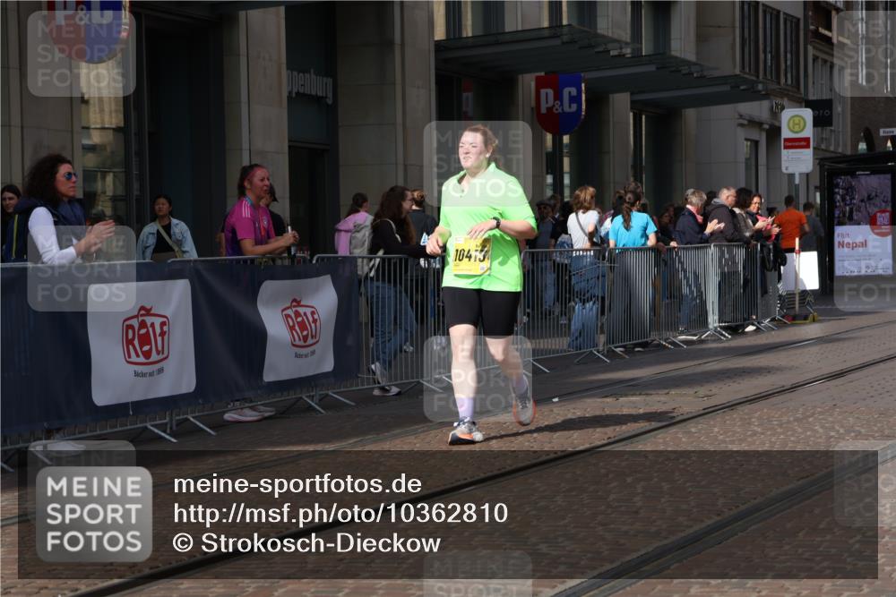 13.09.2026 - 21. swb-Marathon Bremen Strokosch-Dieckow http://msf.ph/oto/10362810 13.09.2026 11:23:45 Ziel 10292, 10413, 10970, 11266, 11663, 12340, 12440 meine-sportfotos.de