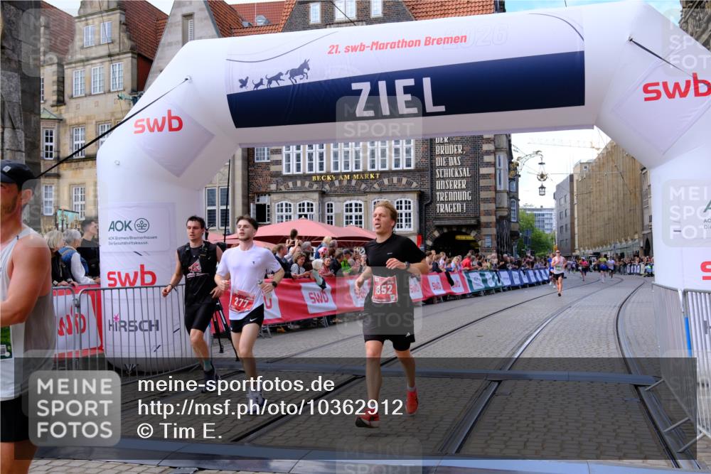 13.09.2026 - 21. swb-Marathon Bremen Tim E. http://msf.ph/oto/10362912 13.09.2026 13:00:28 Ziel 603, 671, 735, 912, 1571, 1758, 1911, 1930, 7015, 7170, 8689 meine-sportfotos.de