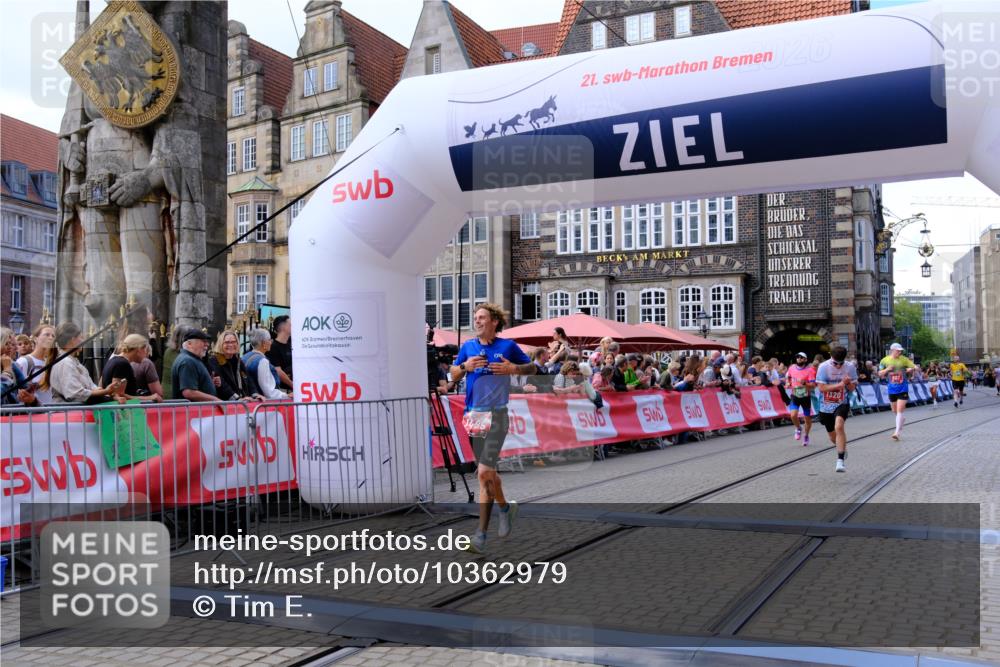 13.09.2026 - 21. swb-Marathon Bremen Tim E. http://msf.ph/oto/10362979 13.09.2026 13:00:37 Ziel 671, 912, 1571, 2683, 5776, 7015, 8689 meine-sportfotos.de