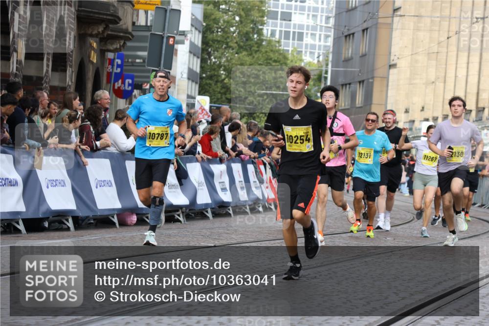 13.09.2026 - 21. swb-Marathon Bremen Strokosch-Dieckow http://msf.ph/oto/10363041 13.09.2026 10:59:01 Ziel 10485, 10832, 10878, 10879, 10948, 11030, 11189, 11228, 11488, 11743, 11955, 12180, 12237, 12320, 12499, 12505, 10415, 10427, 10492, 10668, 11086, 11125, 11301, 11302, 11913, 12118, 12200, 12297, 12541 meine-sportfotos.de