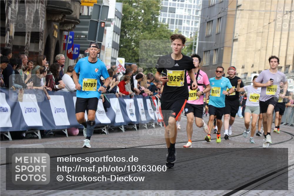13.09.2026 - 21. swb-Marathon Bremen Strokosch-Dieckow http://msf.ph/oto/10363060 13.09.2026 10:59:01 Ziel 10485, 10832, 10878, 10879, 10948, 11030, 11189, 11228, 11488, 11743, 11955, 12180, 12237, 12320, 12499, 12505, 10415, 10427, 10492, 10668, 11086, 11125, 11301, 11302, 11913, 12118, 12200, 12297, 12541 meine-sportfotos.de