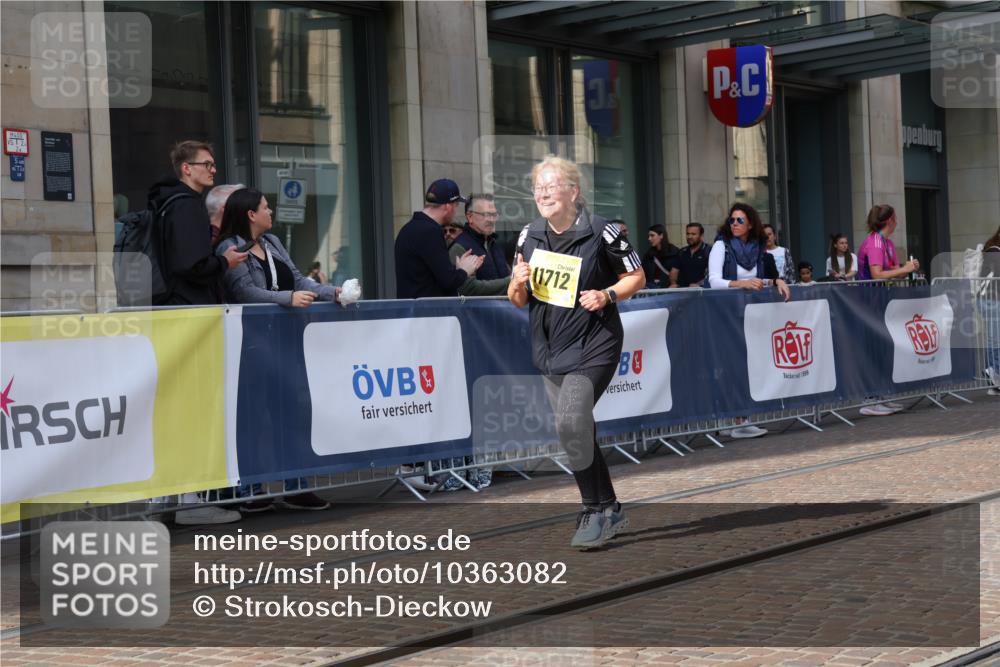 13.09.2026 - 21. swb-Marathon Bremen Strokosch-Dieckow http://msf.ph/oto/10363082 13.09.2026 11:24:01 Ziel 11712, 10292, 10413, 10970 meine-sportfotos.de
