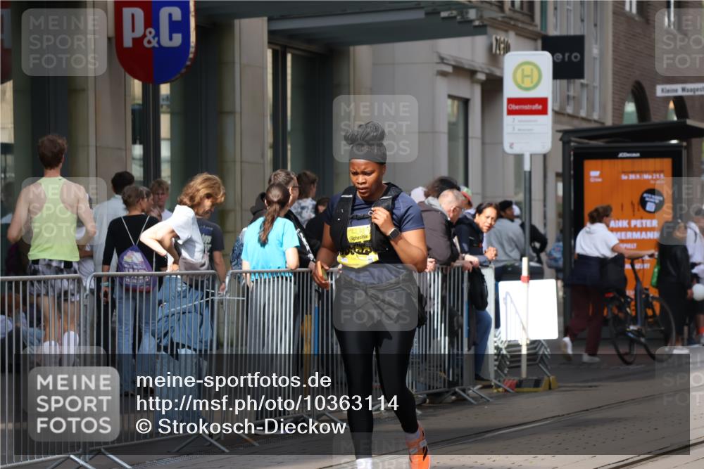 13.09.2026 - 21. swb-Marathon Bremen Strokosch-Dieckow http://msf.ph/oto/10363114 13.09.2026 11:25:02 Ziel 10533 meine-sportfotos.de