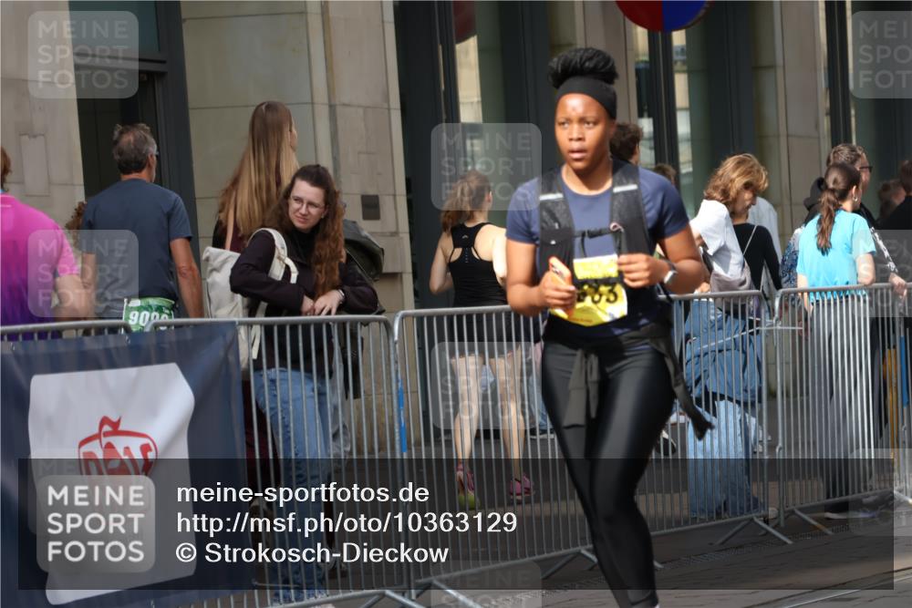 13.09.2026 - 21. swb-Marathon Bremen Strokosch-Dieckow http://msf.ph/oto/10363129 13.09.2026 11:25:03 Ziel 10533 meine-sportfotos.de