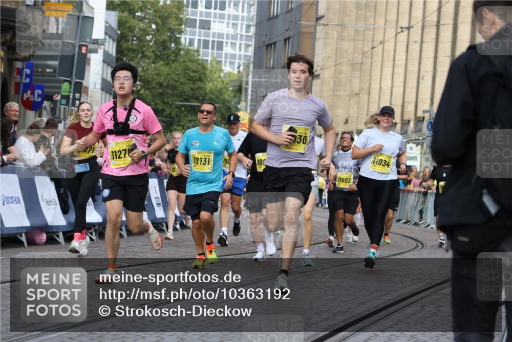 13.09.2026 - 21. swb-Marathon Bremen Strokosch-Dieckow http://msf.ph/oto/10363192 13.09.2026 10:59:03 Ziel 10254, 10485, 10794, 10832, 10878, 10948, 11030, 11189, 11228, 11488, 11743, 11955, 12176, 12237, 12320, 12499, 12505, 10415, 10492, 10668, 11086, 11125, 11301, 11302, 11500, 11913, 12118, 12200, 12537, 12541 meine-sportfotos.de