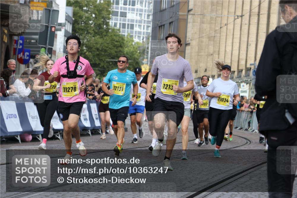 13.09.2026 - 21. swb-Marathon Bremen Strokosch-Dieckow http://msf.ph/oto/10363247 13.09.2026 10:59:04 Ziel 10254, 10485, 10794, 10832, 10948, 11030, 11189, 11228, 11488, 11743, 11955, 12176, 12237, 12320, 12414, 12505, 10415, 10492, 10668, 11086, 11125, 11301, 11302, 11500, 11913, 12118, 12200, 12537, 12541 meine-sportfotos.de