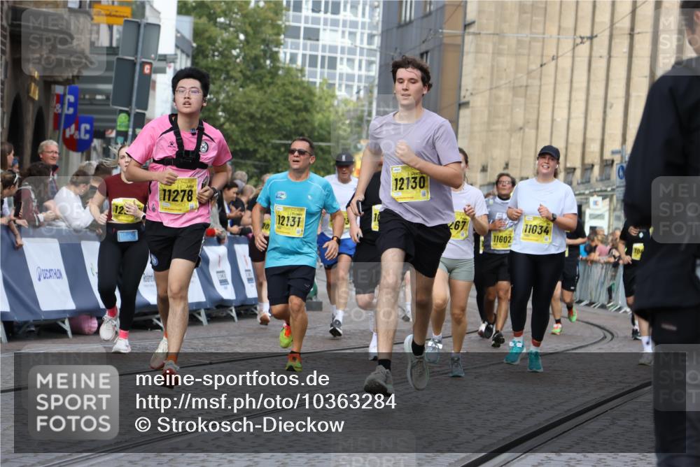 13.09.2026 - 21. swb-Marathon Bremen Strokosch-Dieckow http://msf.ph/oto/10363284 13.09.2026 10:59:04 Ziel 10254, 10485, 10794, 10832, 10948, 11030, 11189, 11228, 11488, 11743, 11955, 12176, 12237, 12320, 12414, 12505, 10415, 10492, 10668, 11086, 11125, 11301, 11302, 11500, 11913, 12118, 12200, 12537, 12541 meine-sportfotos.de