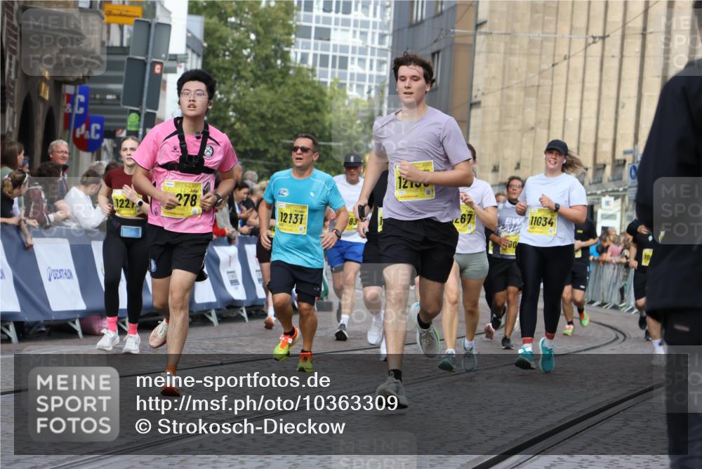 13.09.2026 - 21. swb-Marathon Bremen Strokosch-Dieckow http://msf.ph/oto/10363309 13.09.2026 10:59:04 Ziel 10254, 10485, 10794, 10832, 10948, 11030, 11189, 11228, 11488, 11743, 11955, 12176, 12237, 12320, 12414, 12505, 10415, 10492, 10668, 11086, 11125, 11301, 11302, 11500, 11913, 12118, 12200, 12537, 12541 meine-sportfotos.de