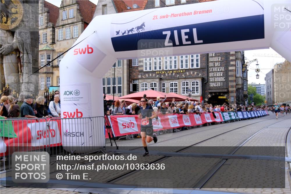 13.09.2026 - 21. swb-Marathon Bremen Tim E. http://msf.ph/oto/10363636 13.09.2026 13:01:04 Ziel 371, 453, 2141, 4904, 8749, 9849 meine-sportfotos.de