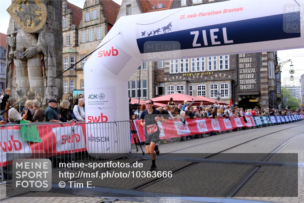 13.09.2026 - 21. swb-Marathon Bremen Tim E. http://msf.ph/oto/10363666 13.09.2026 13:01:04 Ziel 371, 453, 2141, 4904, 8749, 9849 meine-sportfotos.de