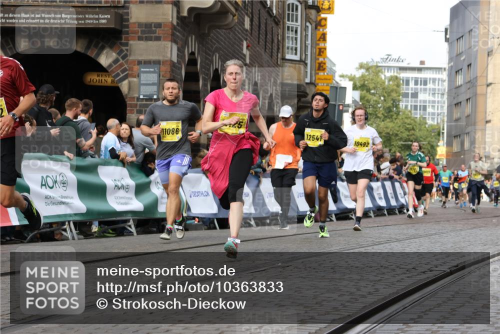 13.09.2026 - 21. swb-Marathon Bremen Strokosch-Dieckow http://msf.ph/oto/10363833 13.09.2026 10:59:24 Ziel 10383, 10415, 10427, 10477, 10668, 10787, 10843, 11034, 11125, 11267, 11278, 11301, 11302, 11602, 11913, 12015, 12118, 12127, 12130, 12131, 12200, 12271, 12297, 12414, 10147, 10745, 10922, 11151, 11207, 11519, 11594, 12295, 12481, 12527 meine-sportfotos.de