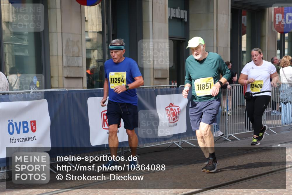 13.09.2026 - 21. swb-Marathon Bremen Strokosch-Dieckow http://msf.ph/oto/10364088 13.09.2026 11:26:38 Ziel 10573, 11254, 11851, 12377, 12408, 10667, 11538 meine-sportfotos.de