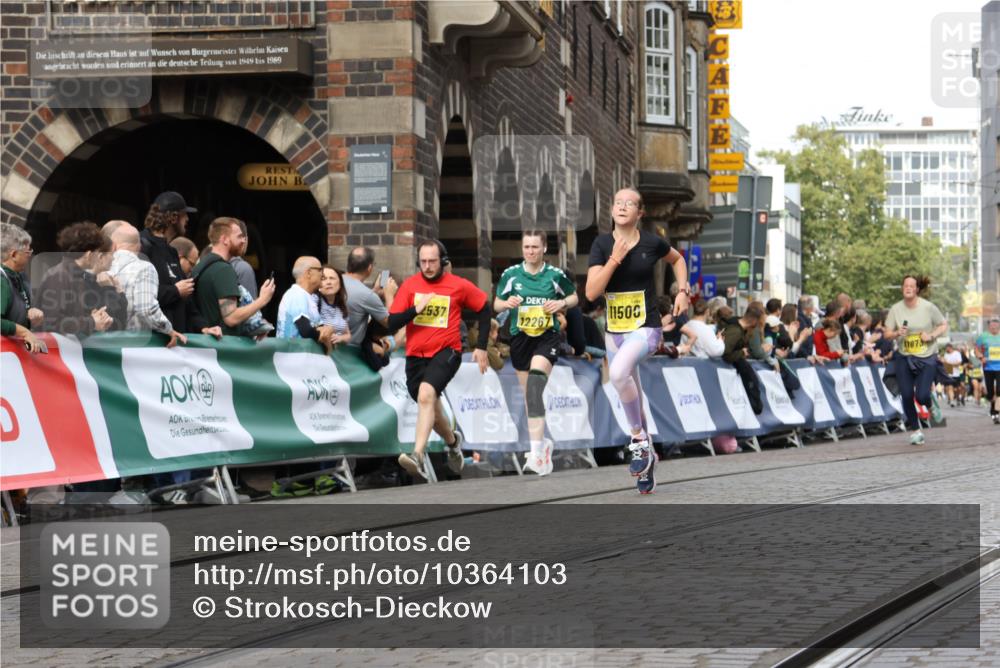 13.09.2026 - 21. swb-Marathon Bremen Strokosch-Dieckow http://msf.ph/oto/10364103 13.09.2026 10:59:28 Ziel 10383, 10415, 10427, 10477, 10492, 10668, 10843, 11034, 11086, 11125, 11301, 11302, 11500, 11602, 11913, 12015, 12118, 12127, 12131, 12200, 12271, 12297, 12541, 10147, 10355, 10669, 10745, 10928, 10929, 11151, 11194, 11207, 11419, 11501, 11519, 11594, 12138, 12481, 12527 meine-sportfotos.de