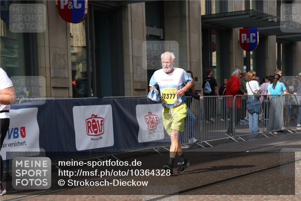 13.09.2026 - 21. swb-Marathon Bremen Strokosch-Dieckow http://msf.ph/oto/10364328 13.09.2026 11:26:42 Ziel 10573, 11254, 11851, 12377, 12408, 10573, 10667, 11538 meine-sportfotos.de