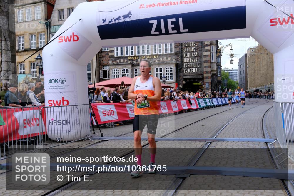 13.09.2026 - 21. swb-Marathon Bremen Tim E. http://msf.ph/oto/10364765 13.09.2026 13:02:10 Ziel 1614, 4696, 4739, 5601, 9137, 9233 meine-sportfotos.de