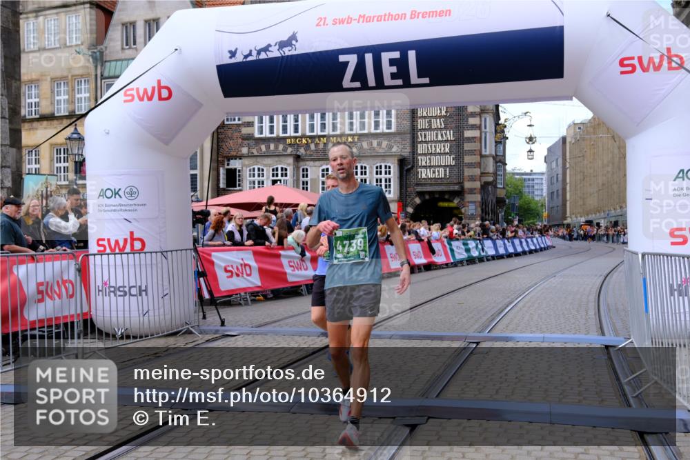 13.09.2026 - 21. swb-Marathon Bremen Tim E. http://msf.ph/oto/10364912 13.09.2026 13:02:17 Ziel 1667, 4739, 5601, 9233 meine-sportfotos.de