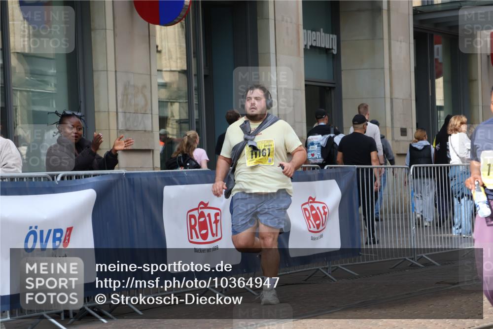 13.09.2026 - 21. swb-Marathon Bremen Strokosch-Dieckow http://msf.ph/oto/10364947 13.09.2026 11:28:12 Ziel 10534, 11017, 11161 meine-sportfotos.de