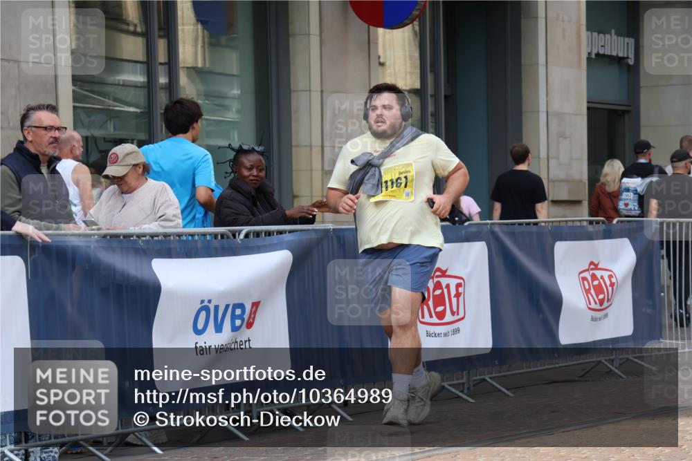 13.09.2026 - 21. swb-Marathon Bremen Strokosch-Dieckow http://msf.ph/oto/10364989 13.09.2026 11:28:12 Ziel 10534, 11017, 11161 meine-sportfotos.de