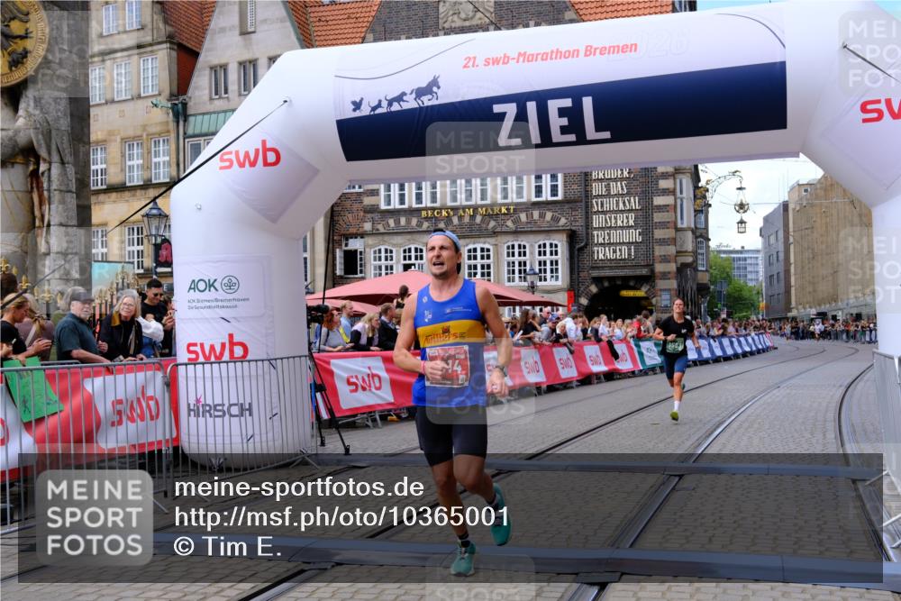 13.09.2026 - 21. swb-Marathon Bremen Tim E. http://msf.ph/oto/10365001 13.09.2026 13:02:35 Ziel 9583 meine-sportfotos.de